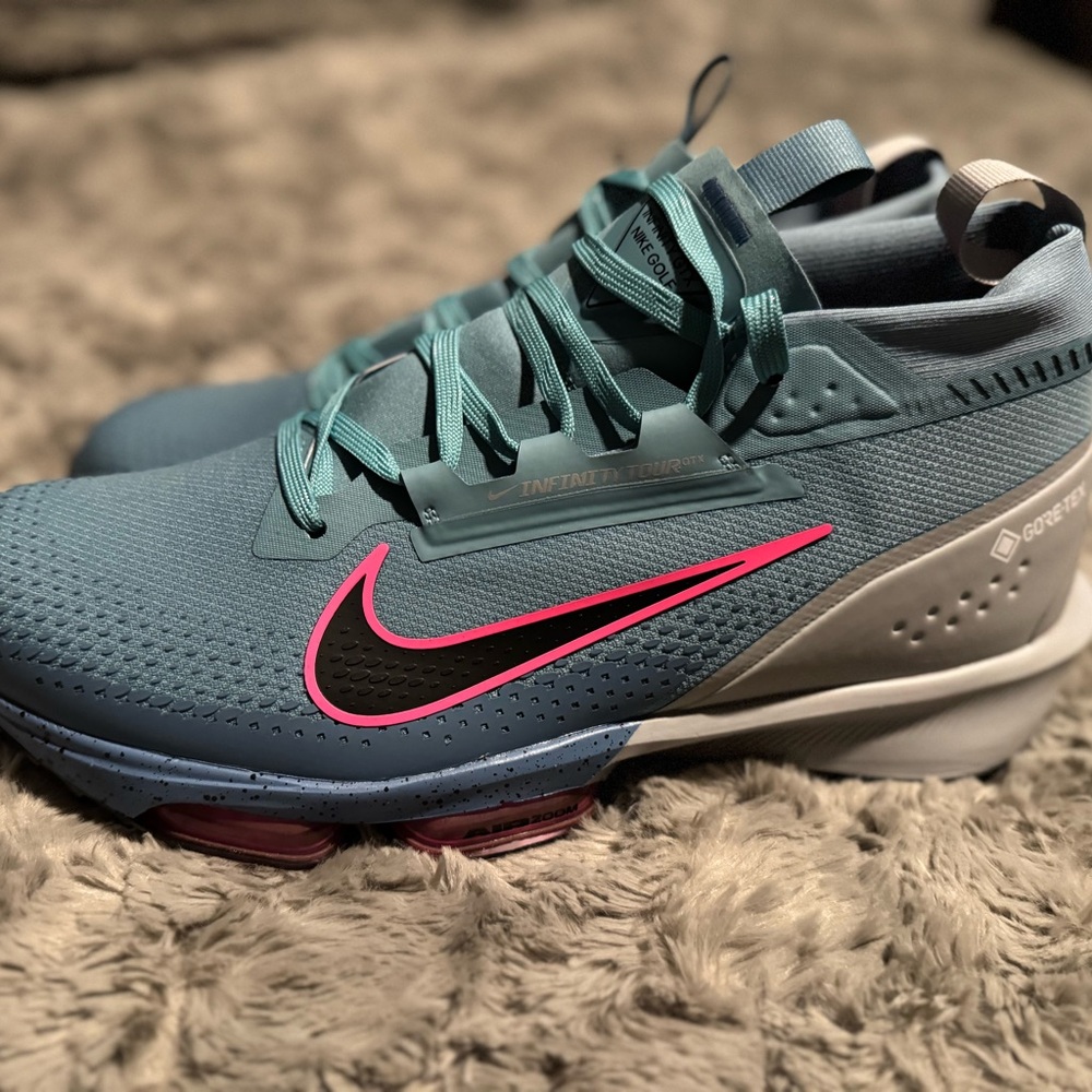 Nike Men’s Infinity Tour 2 Gore-Tex